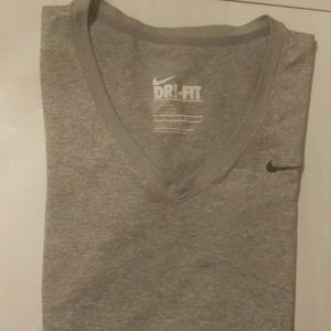 NIKE DRI FIT XS T SHIRT
